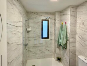 Apartment | Bathroom | Towels - Pleasant Apartment With Shared Pool (Roquetas de Mar)