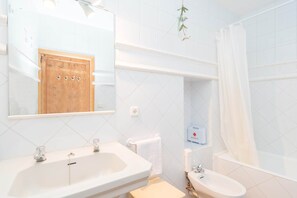 Bathroom - Ca Na Carme (alaronera) - House In Alaró (Alaró, Illes Balears)
