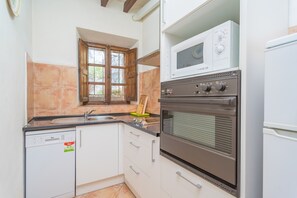 Fridge, microwave, oven, dishwasher - Ca Na Carme (alaronera) - House In Alaró (Alaró, Illes Balears)