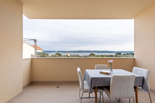 Wohnung in Nevidane am Strand