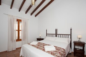 3 chambres, fer et planche à repasser