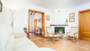 テレビ、暖炉