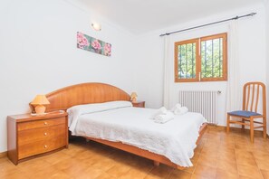 3 bedrooms, iron/ironing board