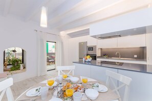 Dining - Es Reco - House In Costitx. Free Wifi (Costitx, Illes Balears)