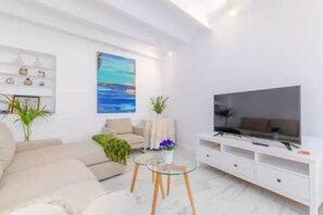 TV - Es Reco - House In Costitx. Free Wifi (Costitx, Illes Balears)