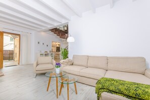 TV - Es Reco - House In Costitx. Free Wifi (Costitx, Illes Balears)