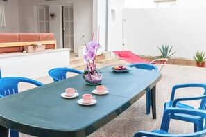 Outdoor dining - Ca Na Maria (dorant) - House (Son Serra De Marina, Illes Balears)