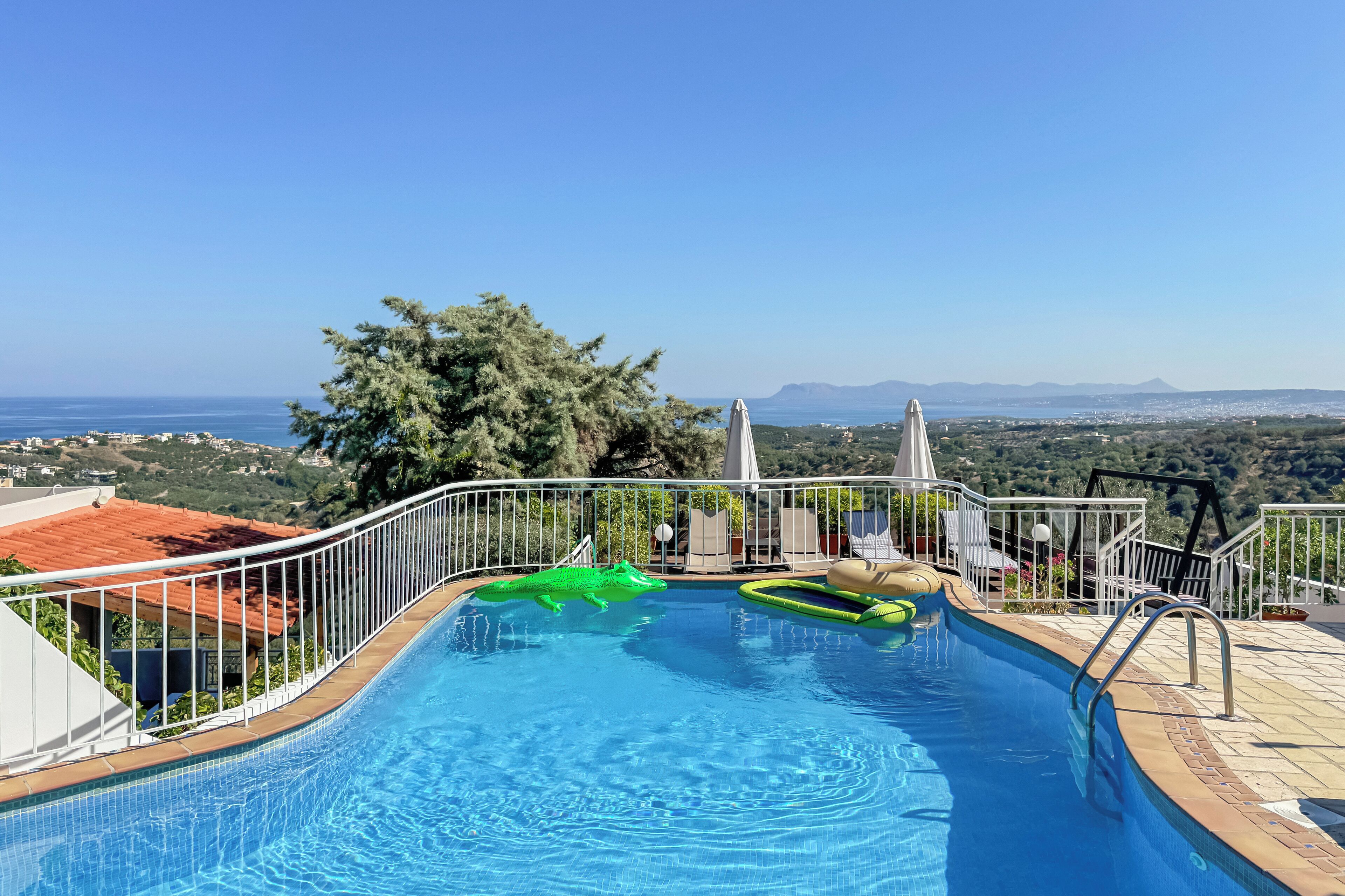 3 座室外游泳池