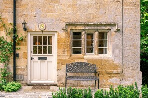 Exterior detail - Beautifully presented, peaceful holiday cottage in the Cotswolds -Primrose Cottage, Blockley (Blockley)