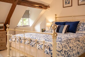 2 bedrooms, iron/ironing board, travel crib, WiFi - Beautifully presented, peaceful holiday cottage in the Cotswolds -Primrose Cottage, Blockley (Blockley)