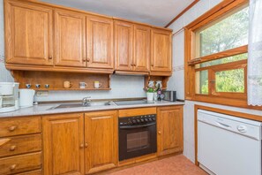 Kühlschrank, Mikrowelle, Ofen, Geschirrspüler