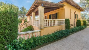 A two-story house with a balcony, surrounded by greenery. - Els Pins - Villa With Private Pool In Crestatx (Crestatx , Illes Balears)