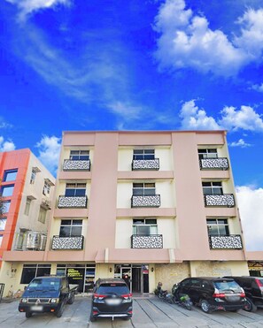 Front of property - Hotel Wisata Samosir By Helocus (Samosir)