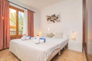 3 chambres, fer et planche à repasser