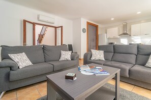 Living area - Cas Decu - House In Fornalutx. Free Wifi (, Illes Balears)