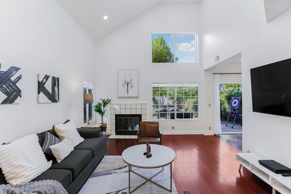 Smart-TV, videospill og PC-skjermer