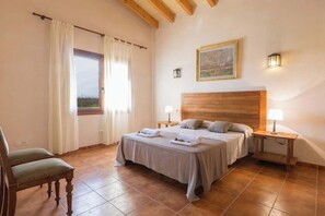 4 Schlafzimmer, Bügeleisen/Bügelbrett, WLAN