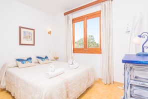 2 chambres, fer et planche à repasser