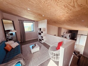 Smart TV - “ VITAMIN SEA “
Beach ~ House (Riverton / Aparima)