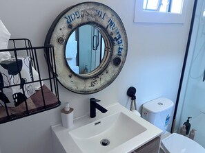 Hårføner, håndklær, såpe og sjampo