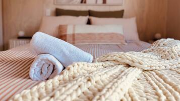 3 habitaciones, tabla de planchar con plancha, wifi y ropa de cama