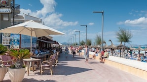 Outdoor dining - Can Barret - House In Can Picafort. Free Wifi (Can Picafort, Illes Balears)