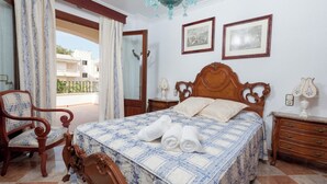 Room - Can Barret - House In Can Picafort. Free Wifi (Can Picafort, Illes Balears)