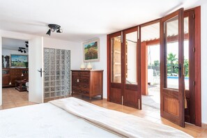 2 bedrooms, iron/ironing board