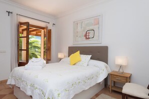 4 bedrooms, iron/ironing board