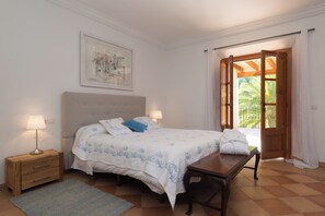 4 chambres, fer et planche à repasser