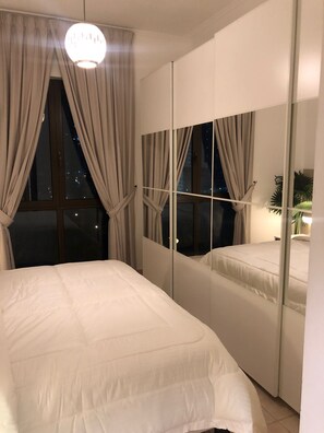 1 slaapkamer, een strijkplank/strijkijzer, wifi, beddengoed