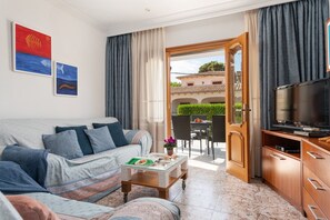 Living area - Villa Isabel - House In Platja De Muro. Free Wifi (Playa De Muro, Illes Balears)