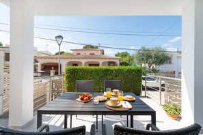 Outdoor dining - Villa Isabel - House In Platja De Muro. Free Wifi (Playa De Muro, Illes Balears)