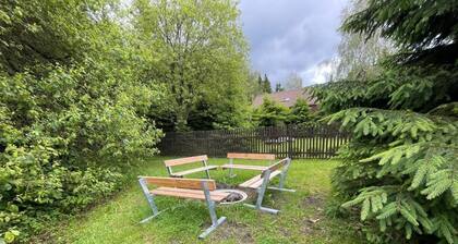 Mountain hut in the heart of the Erzgebirge for larger groups. Pet friendly!