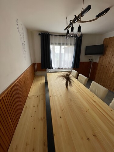 Mountain hut in the heart of the Erzgebirge for larger groups. Pet friendly!