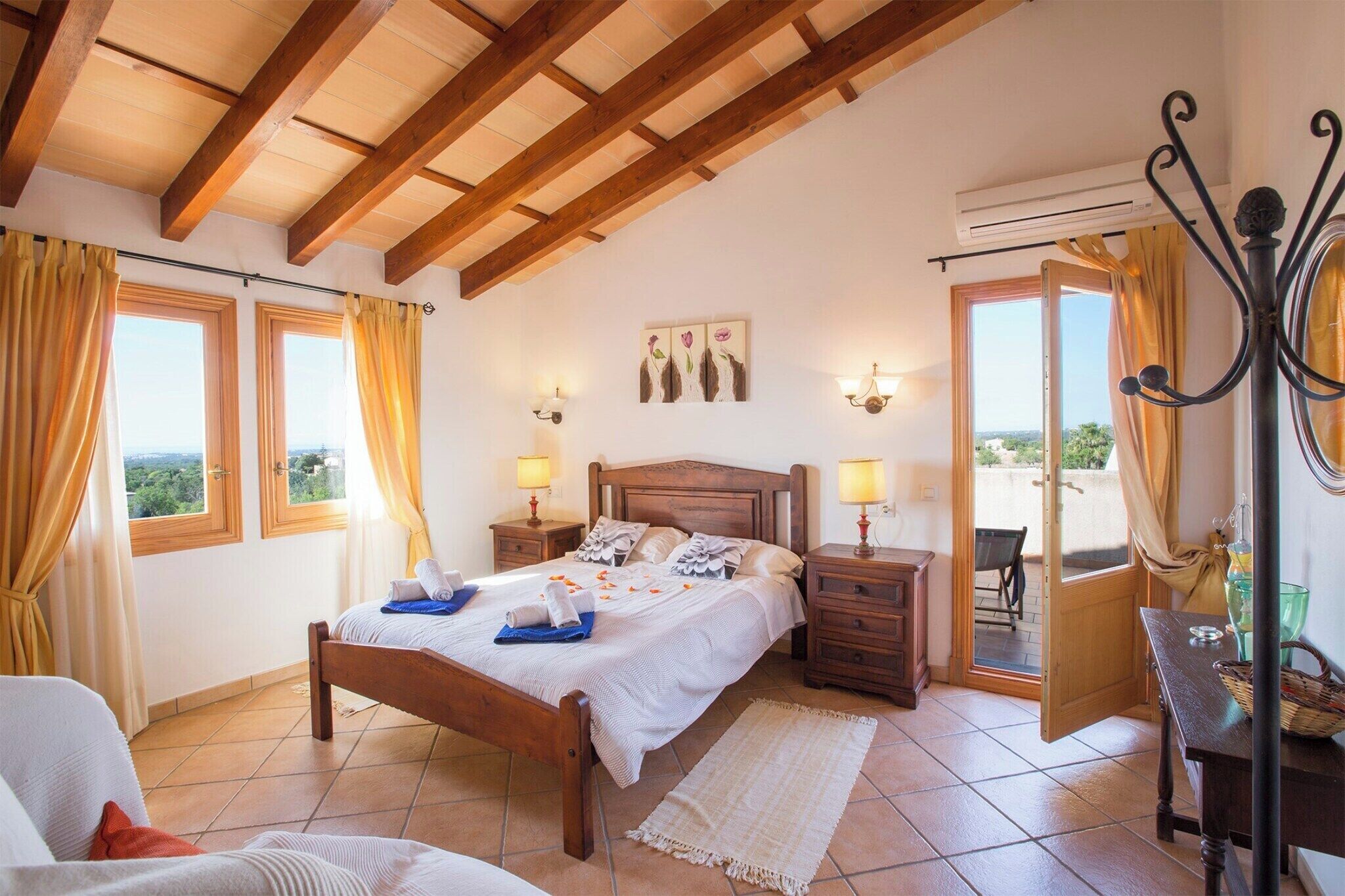 4 bedrooms, iron/ironing board