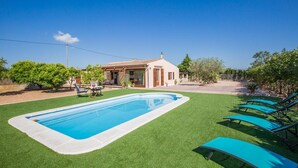 A swimming pool with a house in the background. - Shostalet - Villa With Private Pool In Algaida (Algaida, Illes Balears)
