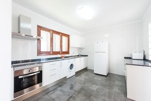 Frigorifero, microonde, forno, macchina per tè/caffè