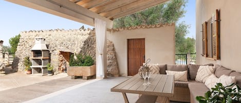 تناول الطعام بالخارج