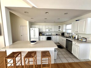 Fridge, oven, stovetop, dishwasher - Beautiful Surf City Vacation Home - 1 from the Ocean! (Surf City)