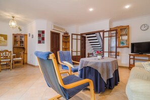 Living area - Na Llebrona - House In Porto Cristo. Free Wifi (Porto Cristo, Illes Balears)