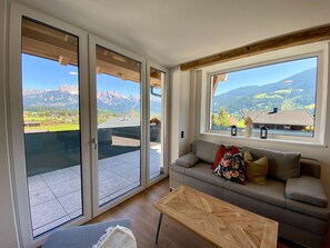 Apartment | Living area - Apartment in Saalfelden With Panoramic View (Saalfelden am Steinernen Meer)