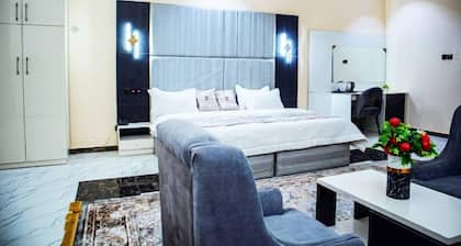 Pula Pula Luxury Hotel and Suites