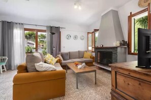 TV - Ombra De Pins - House In Son Serra De Marina (Son Serra De Marina, Illes Balears)