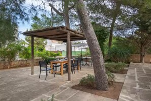 Outdoor dining - Ombra De Pins - House In Son Serra De Marina (Son Serra De Marina, Illes Balears)