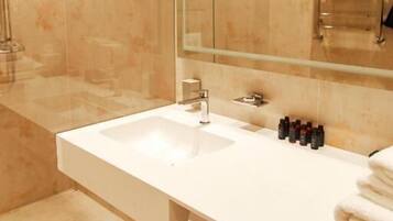 Apartment, 1 Bedroom | Bathroom