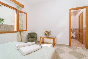 3 habitaciones y tabla de planchar con plancha 