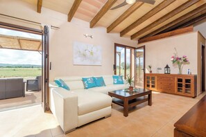 TV, peis og DVD-spiller