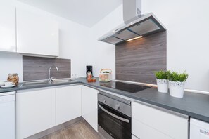 Fridge, microwave, oven, dishwasher - Quinze Germans - House In Port D'andratx (Puerto De Andratx, Illes Balears)