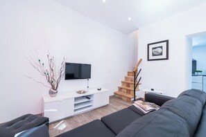 TV - Quinze Germans - House In Port D'andratx (Puerto De Andratx, Illes Balears)